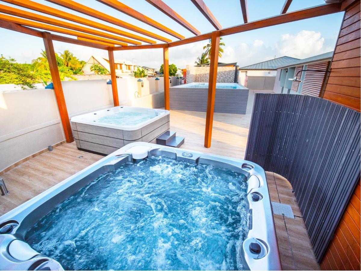 Evasion En Plein Coeur De La Ville Studio Jacuzzis Sauna Et Piscine Au Centre De Port-Louis Luaran gambar
